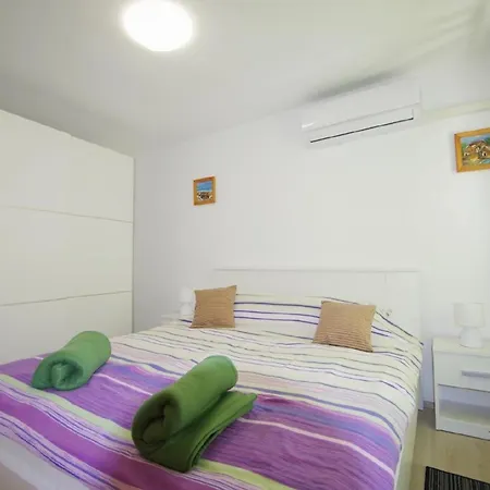 Fuer 6 Personen Ca 100 M In Pula, Istrien Und Umgebung Apartment Pula