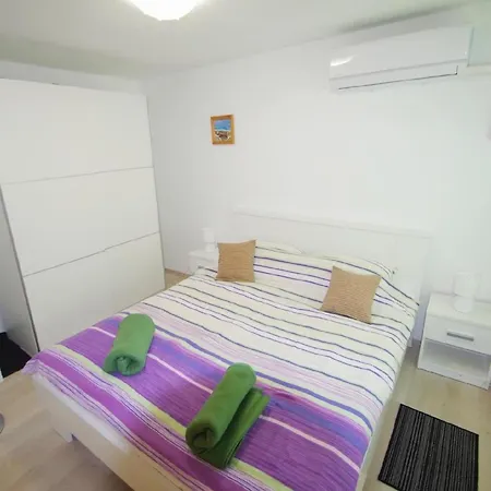 Apartment Fuer 6 Personen Ca 100 M In Pula, Istrien Und Umgebung