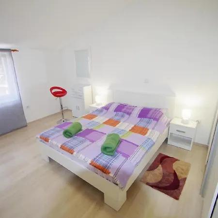 Fuer 6 Personen Ca 100 M In Pula, Istrien Und Umgebung Apartment